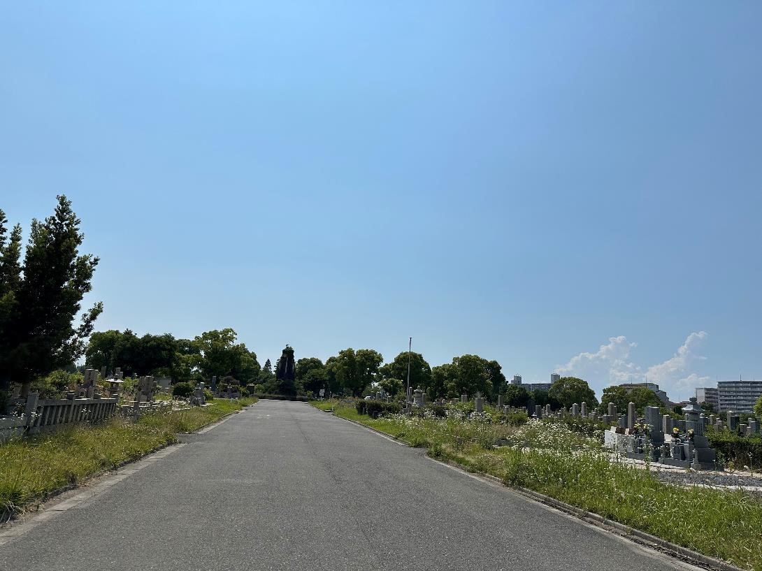 大阪市設瓜破霊園風景